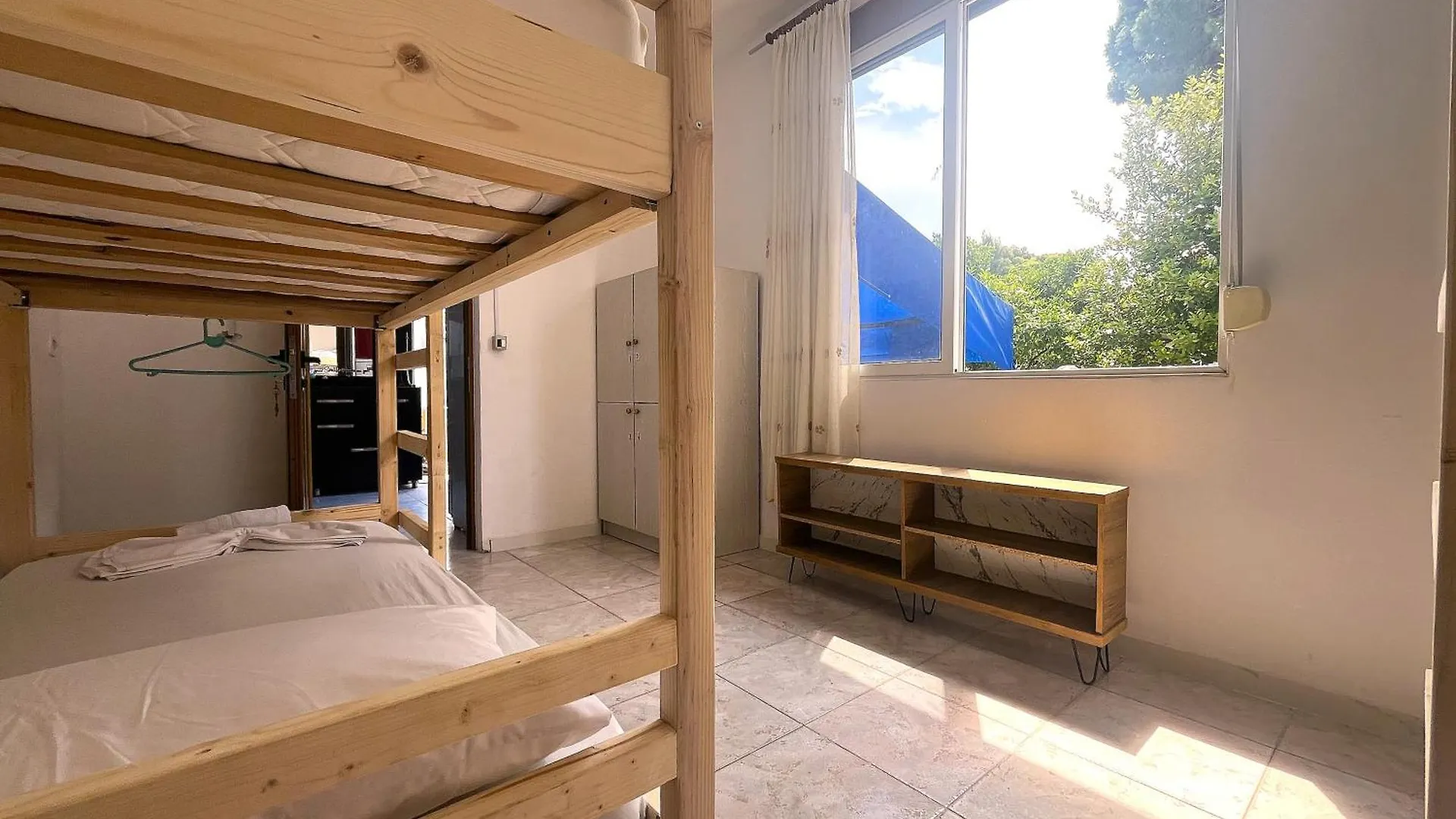 Old Beach Vlora Hostel 阿尔巴尼亚