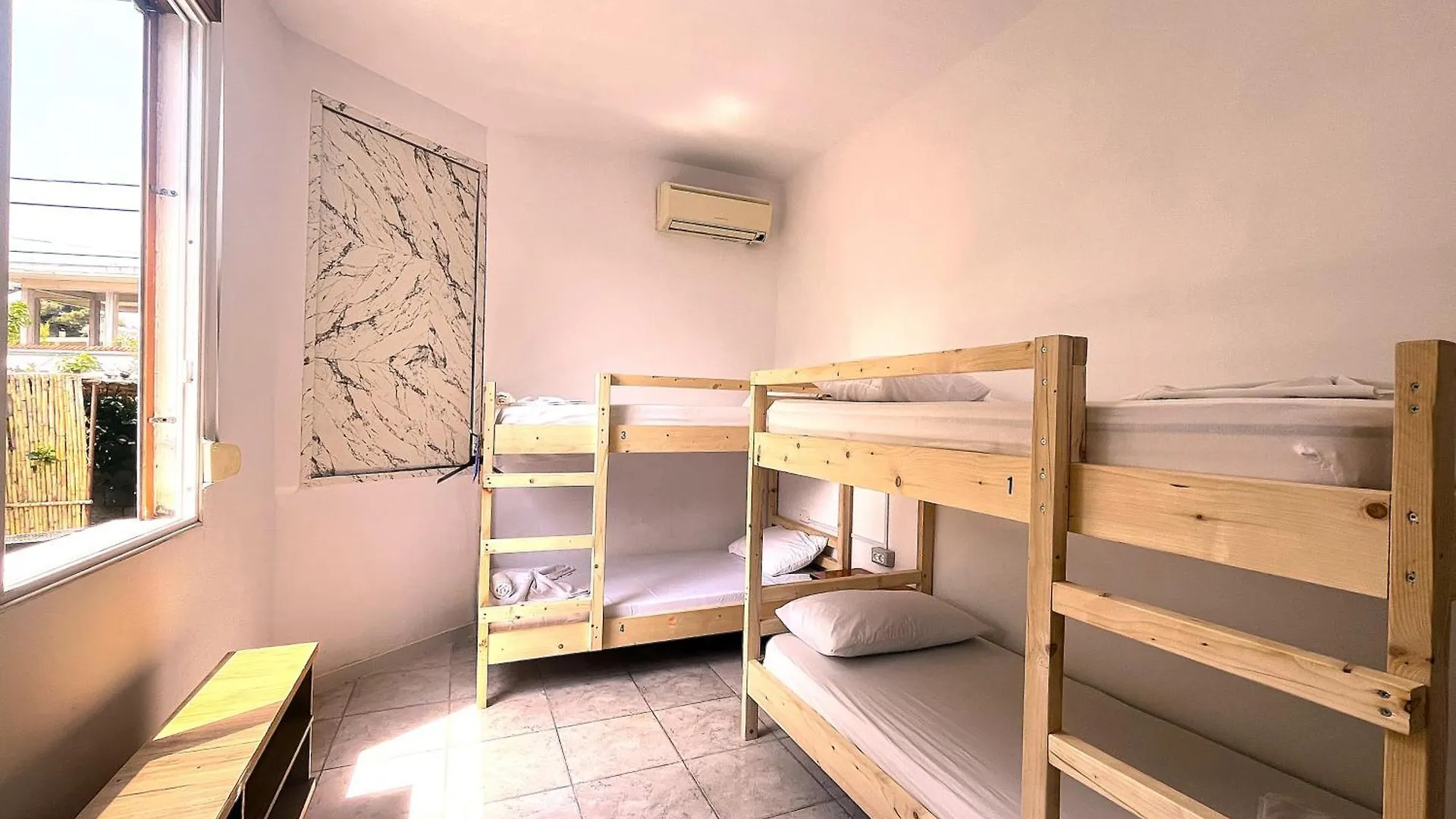 Old Beach Vlora Hostel 0*, Vlorë 阿尔巴尼亚