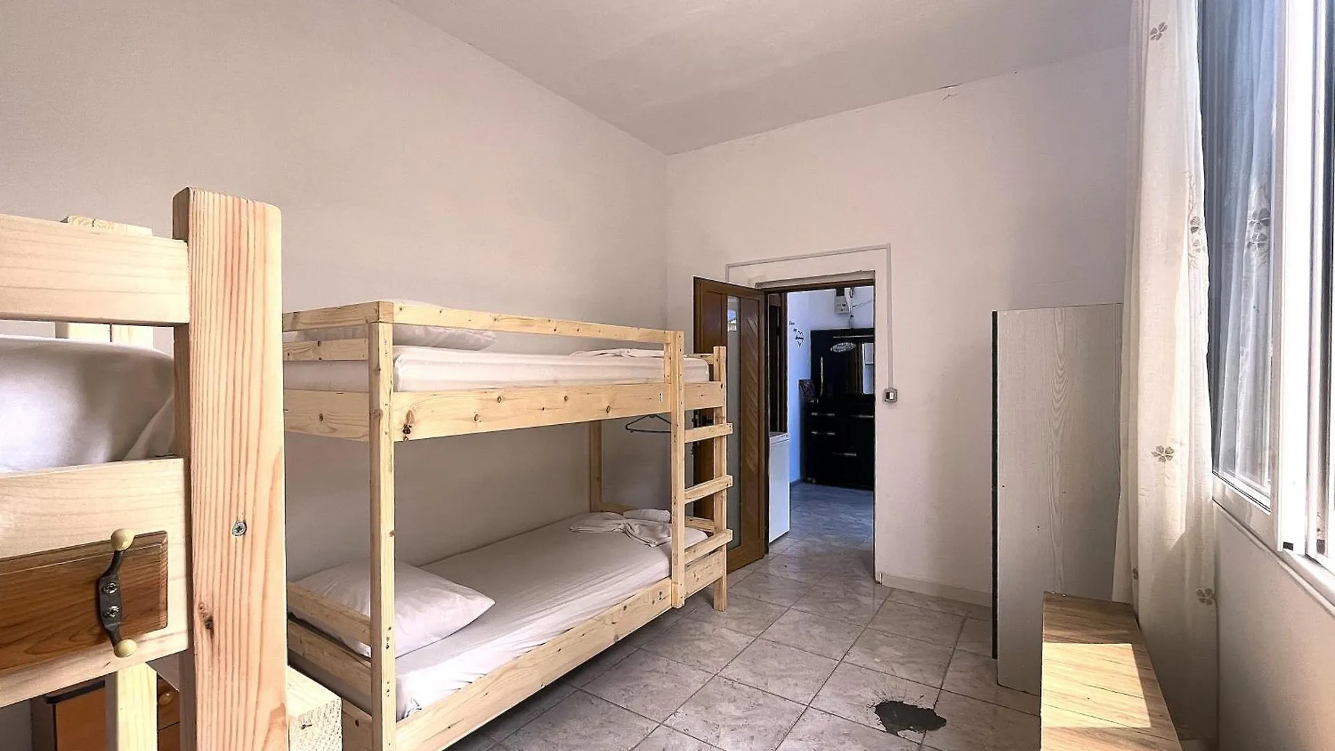 Old Beach Vlora Hostel