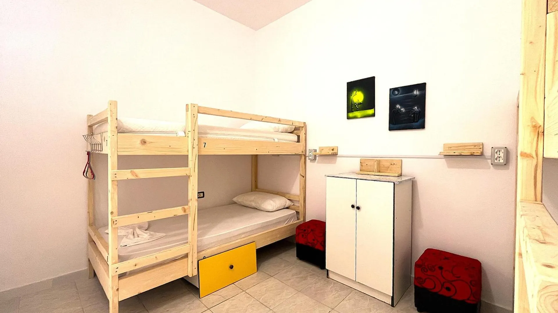 Old Beach Vlora Hostel