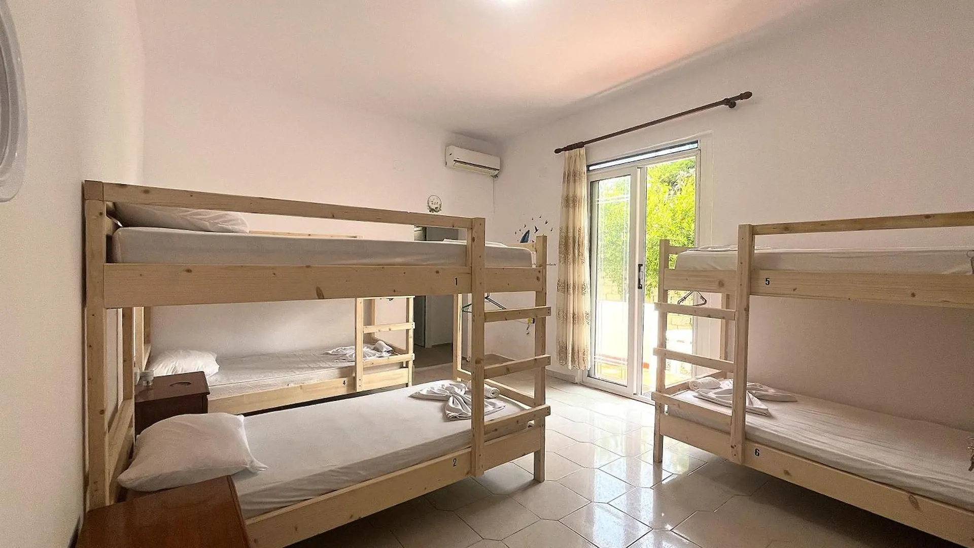 Old Beach Vlora Hostel 阿尔巴尼亚